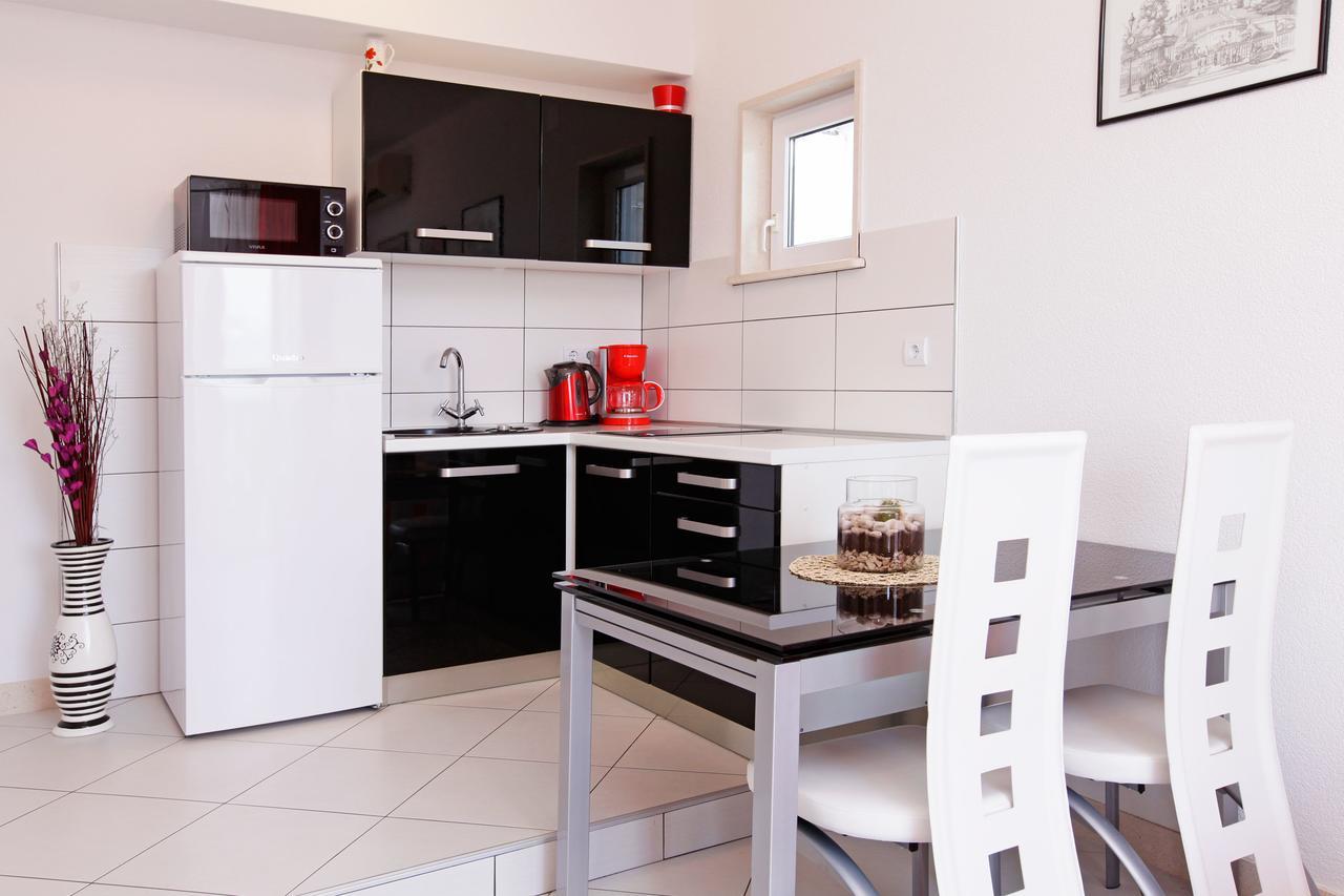 Apartments Toni ボル エクステリア 写真